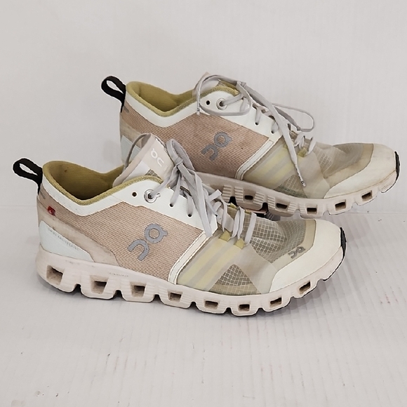 On Cloud X Shift Running Olive Green and White Athletic Shoes Women's Size 6.5 - Picture 1 of 9